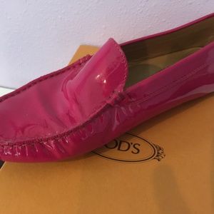 Tods pink patent driving mocassins 8B